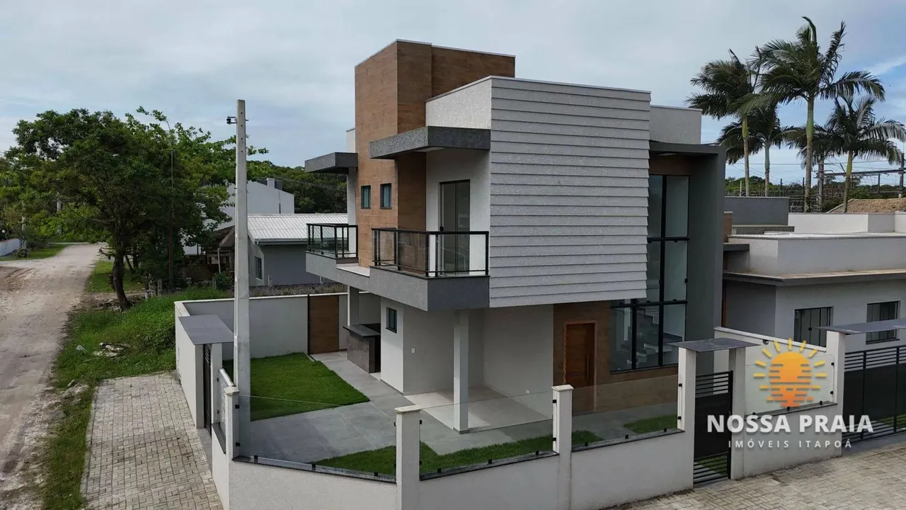 Sobrado com 3 dormitórios à venda, 128 m² por R$ 745.000,00 - Jardim da Barra - Itapoá/SC