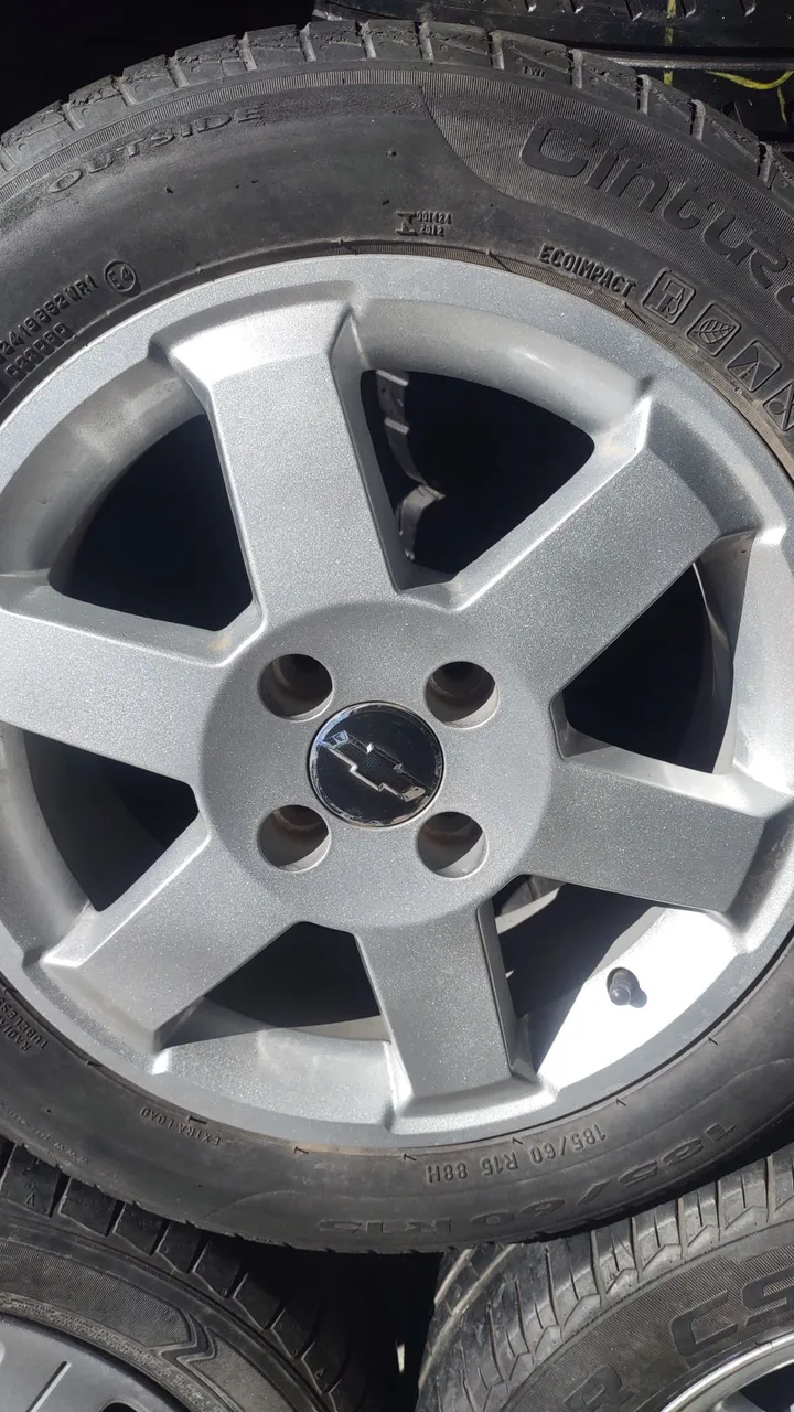 Jogo de Rodas Chevrolet Aro 15 com peneus furacão 4 pôr 100 GM Corolla Honda