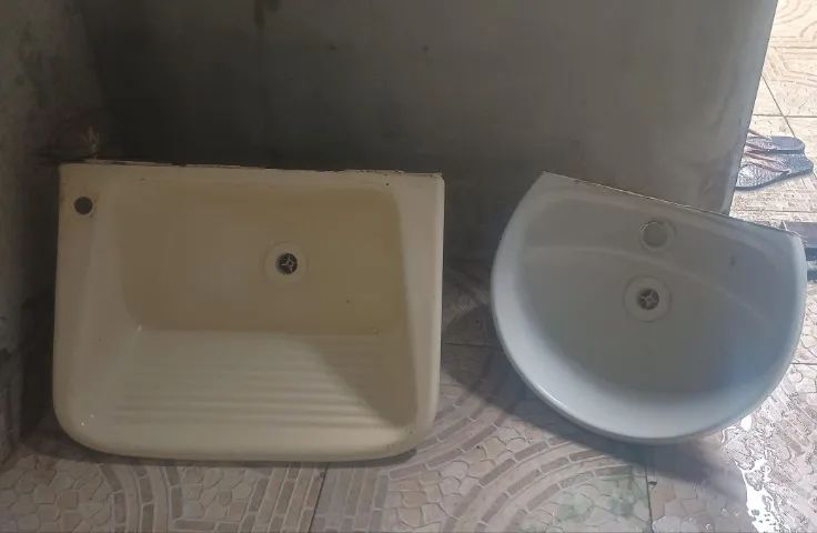 PIA BANHEIRO E LAVABO 100,00 CADA UMA