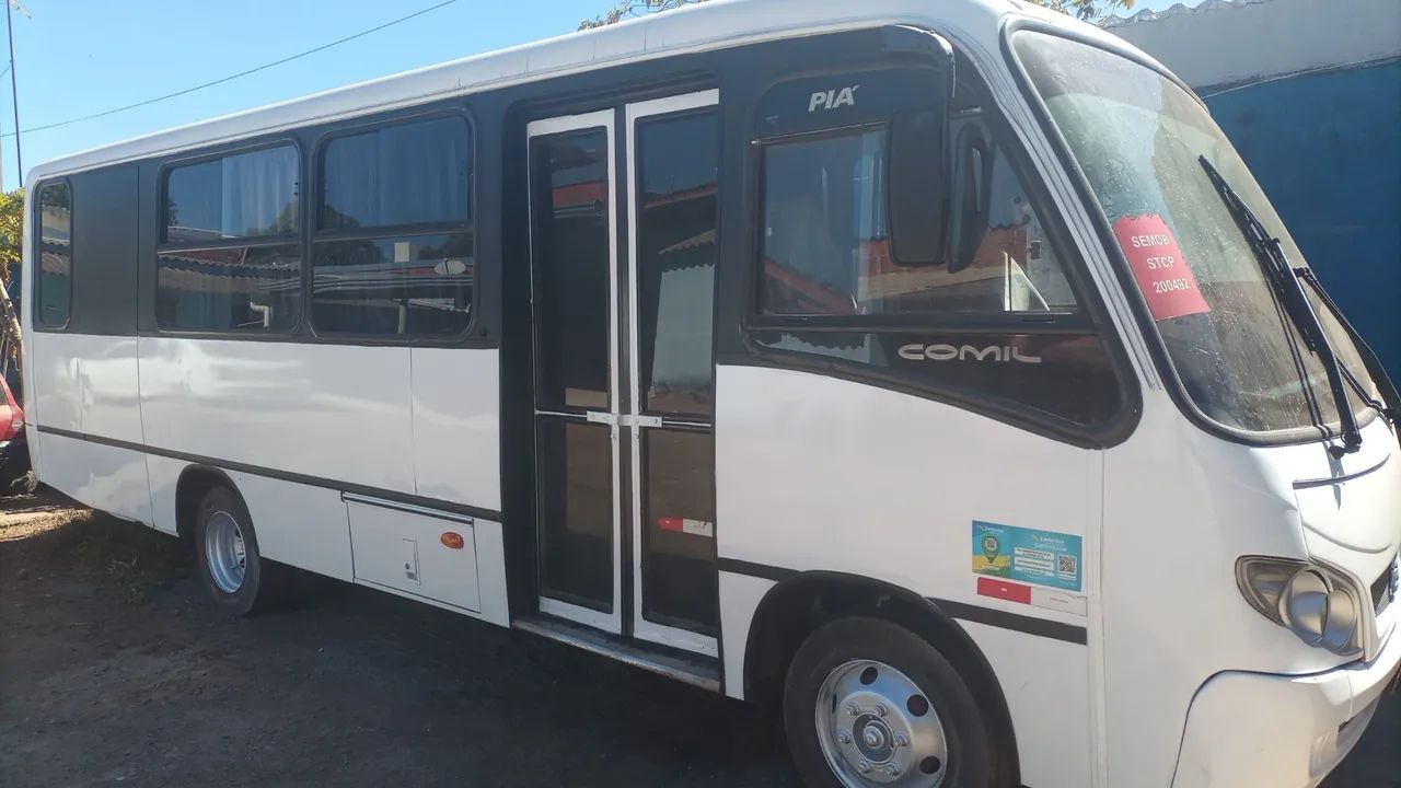 Micro ônibus comil