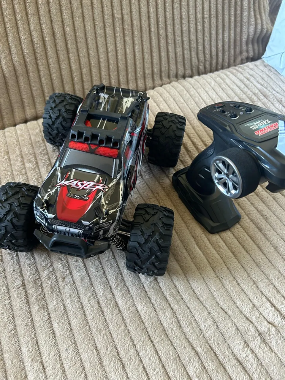 Carrinho controle remoto Rc 4x4 monster
