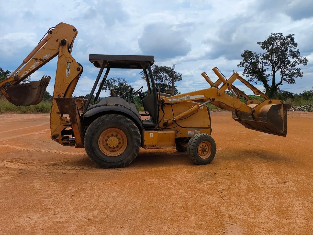 Retroescavadeira Case - Foto 2