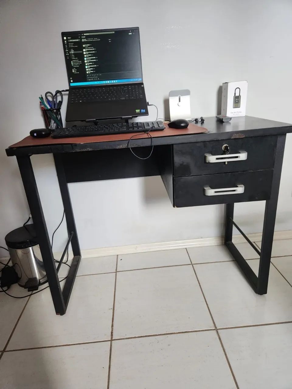 Escrivaninha Preta Industrial