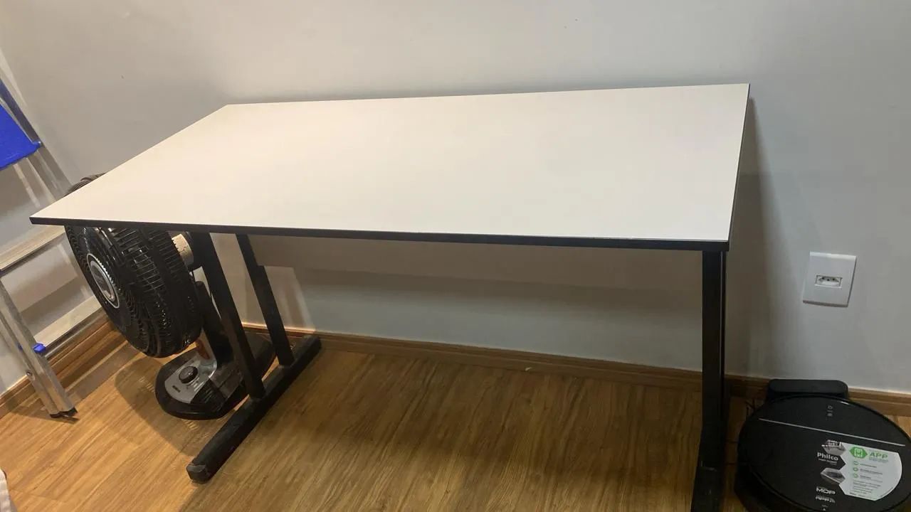 Mesa de escritório 64385644747779120