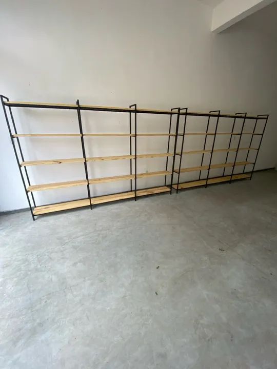 Estante de Ferro e Madeira para Organização