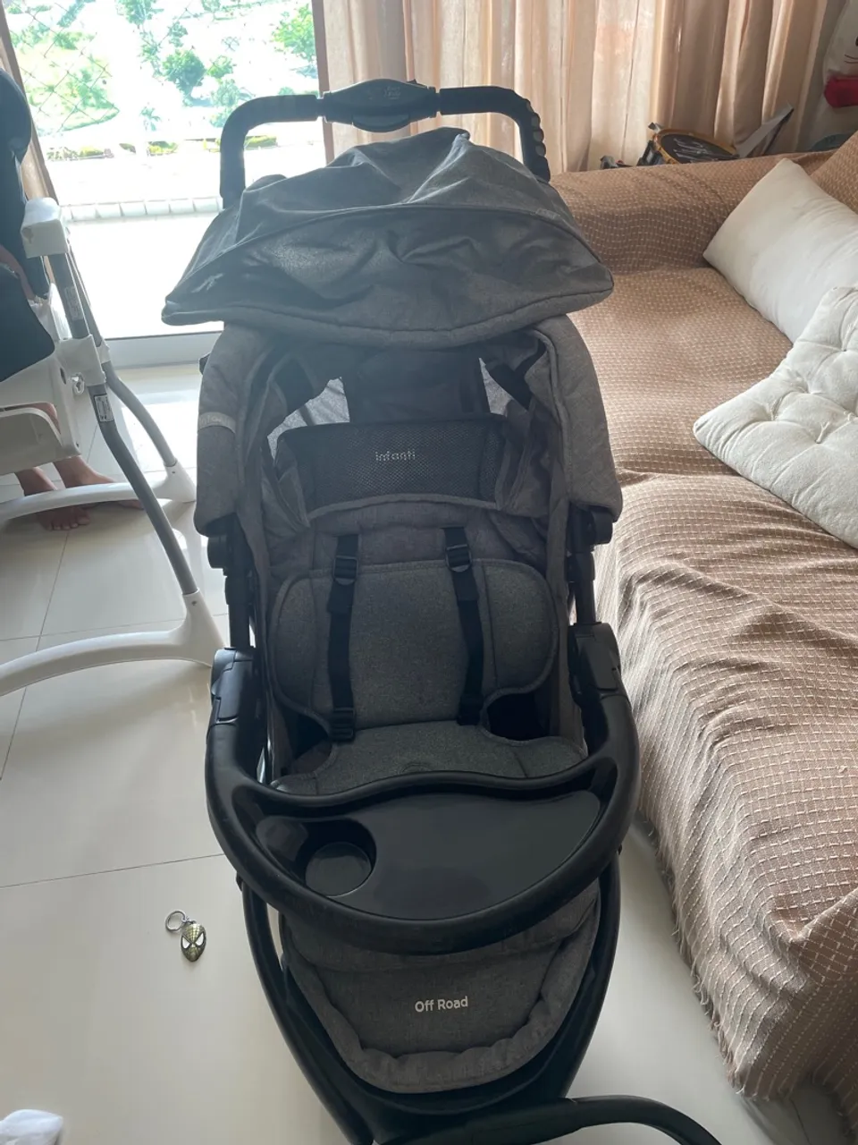 Carrinho de bebê 3 rodas offf rold? acompanha bebê conforto
