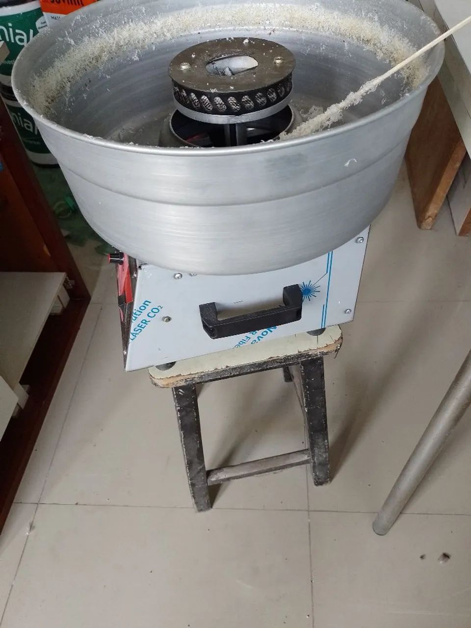 Máquina de Algodão Doce essa novinha ela tá na caixa meu tio tentou fazer mas ele não - Foto 2