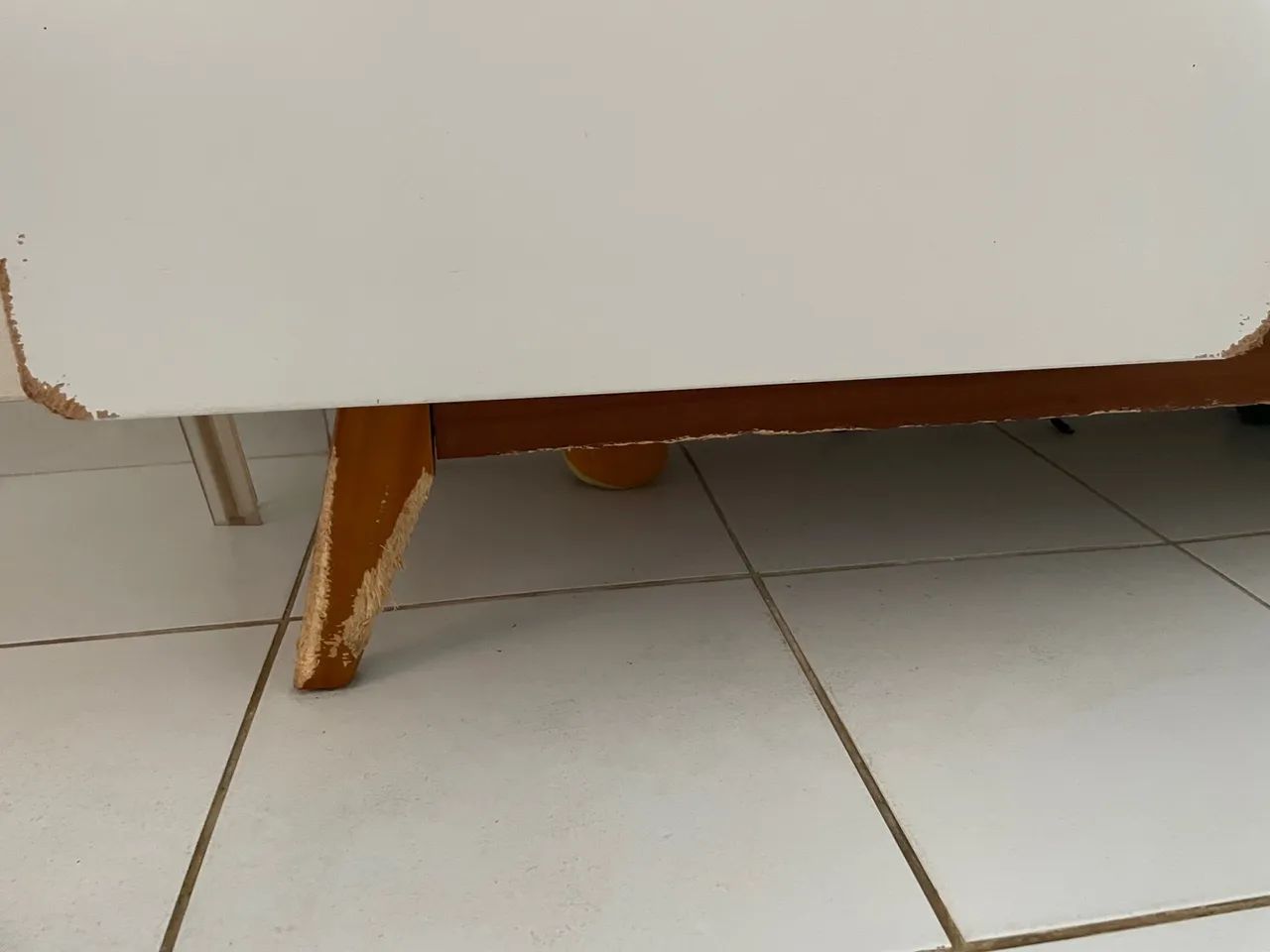 Rack de TV branco com 2 gavetas - Foto 3