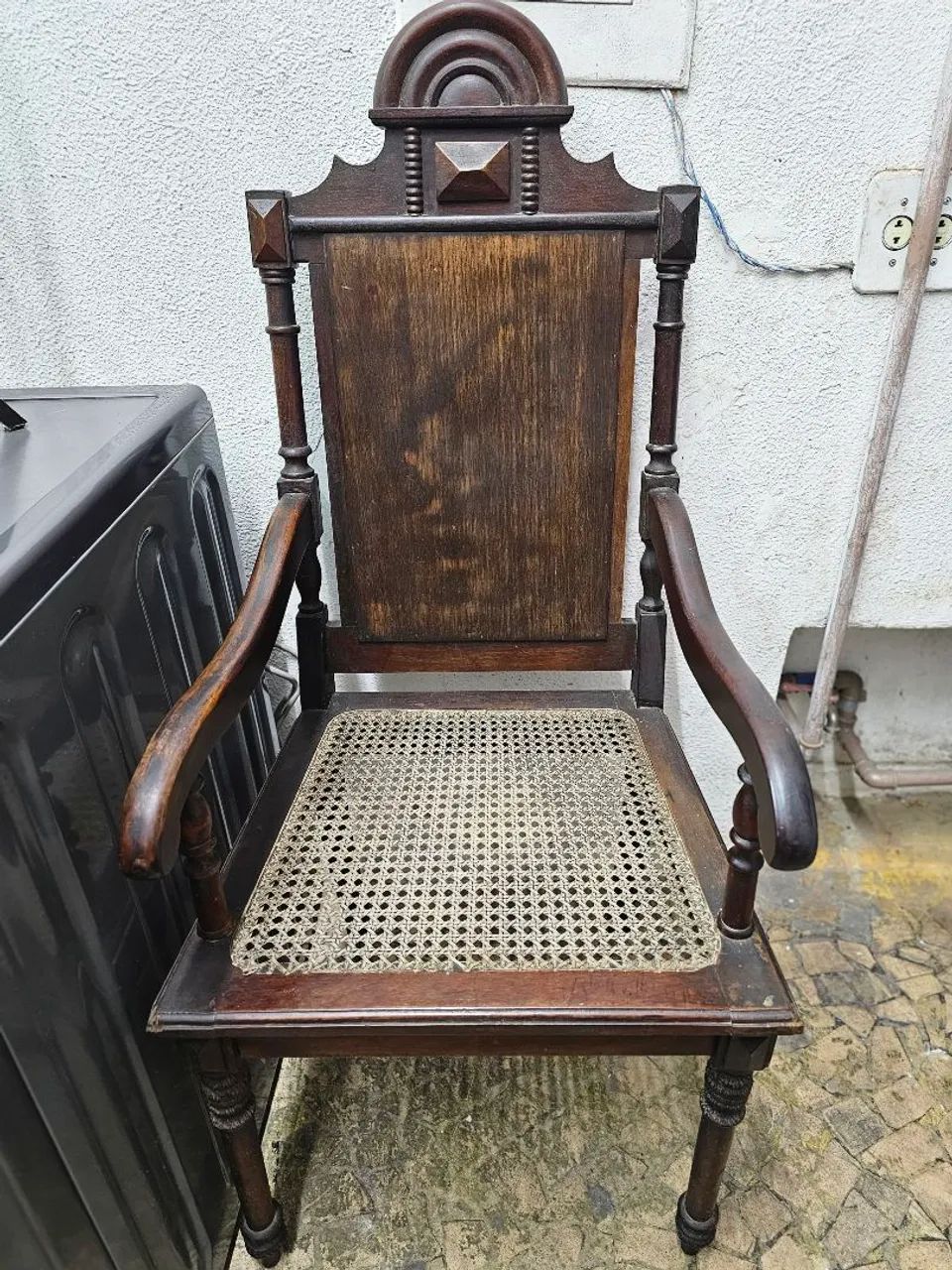 Cadeira de Madeira Maciça Antiga 