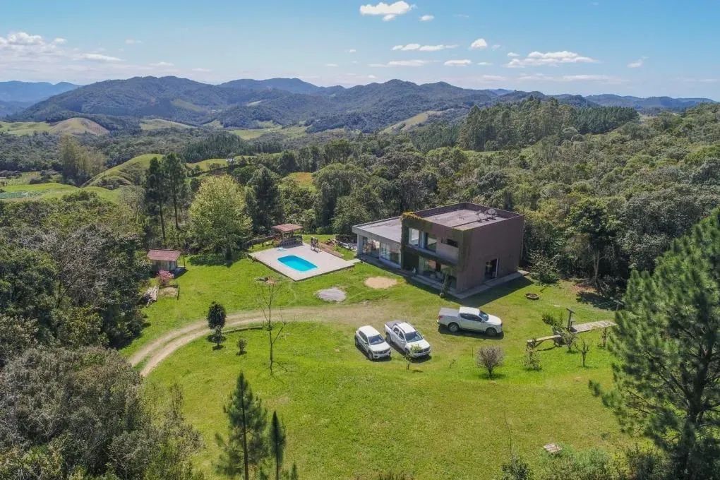 Sítio c/casa moderna e piscina,entre Angelina e Rancho queimado