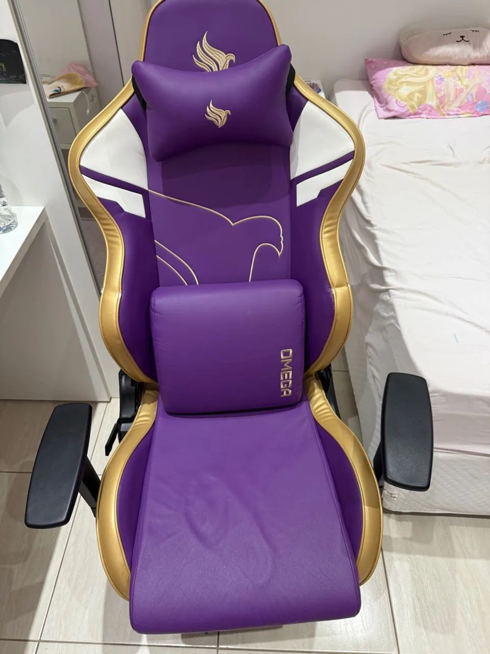 Cadeira Gamer Pichau Omega Roxo e Dourado