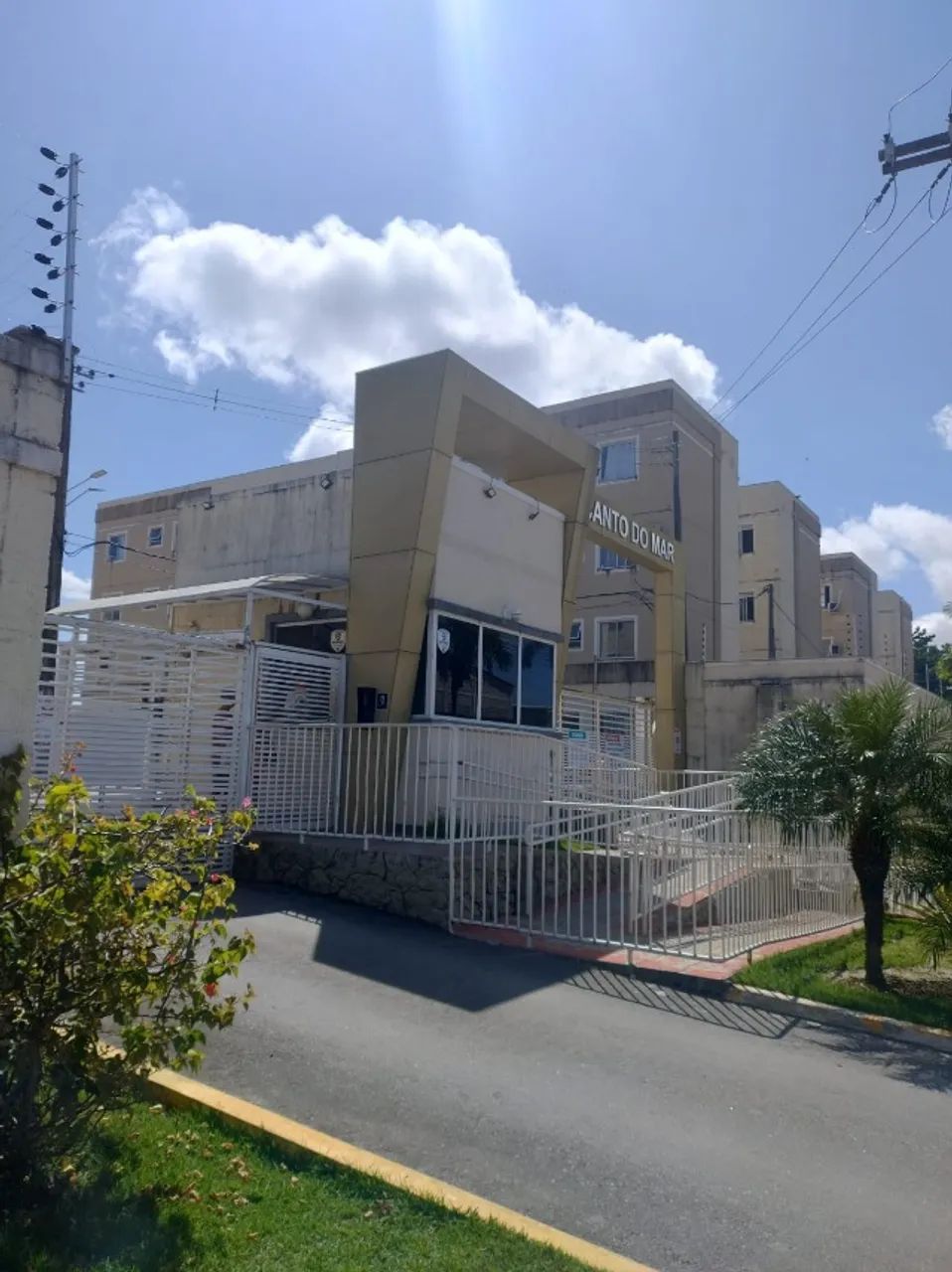 Apartamento no Condomínio Recanto do Mar, 2 vagas, Lazer completo ( CANDEIAS)