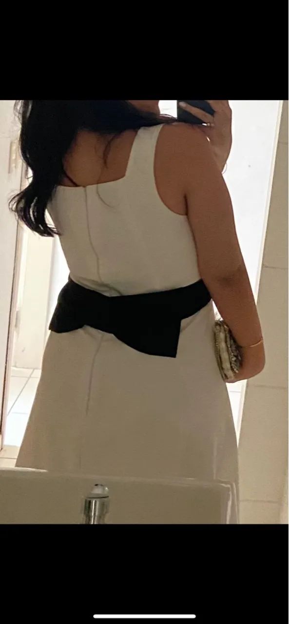 Vestido branco com faixa preta - Foto 2