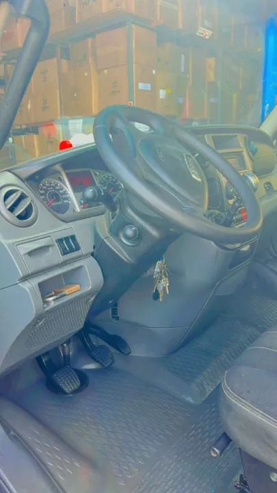 Iveco Daily 35s14 2015 Baú Fechado Diesel - Foto 4