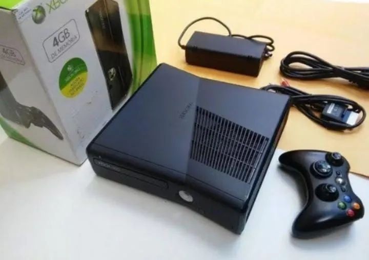 Xbox 360 4GB - Console Completo