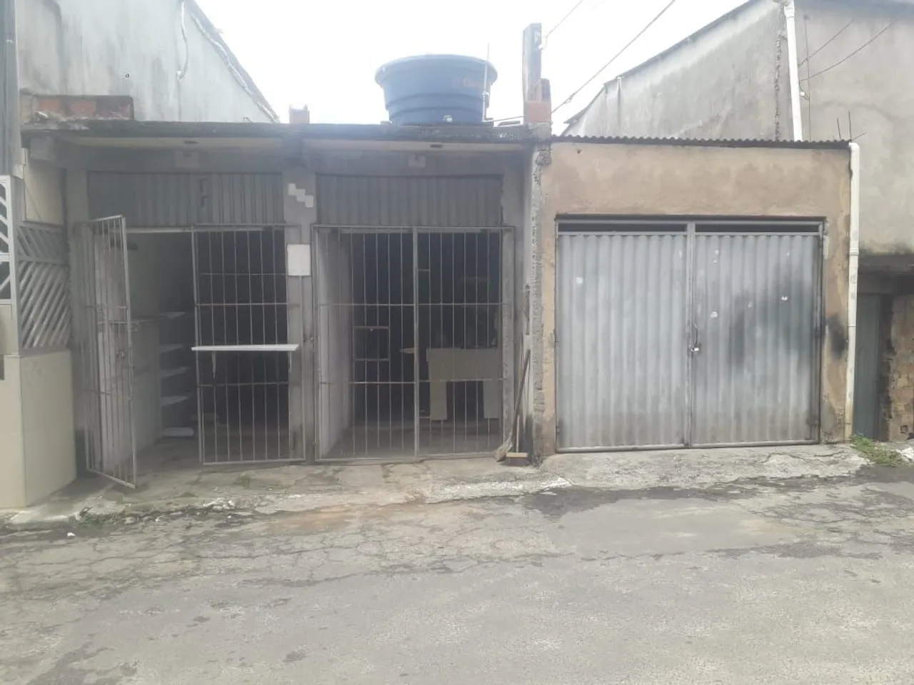 Vendo ponto comercial com uma kitnet no fundo