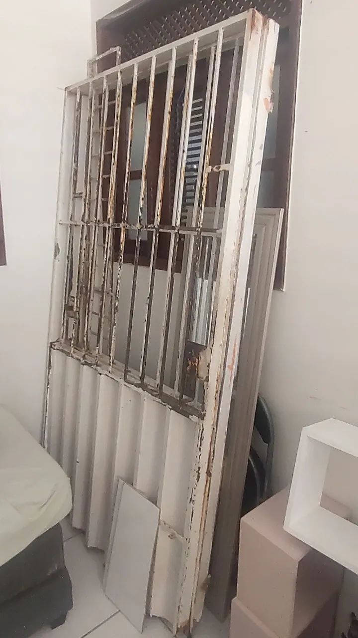 Iron and Metalon Gate64717311164802120