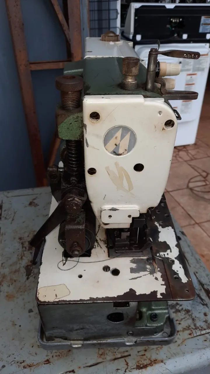Máquina de Costura Industrial Kansai 4 Agulhas com mesa e motor precisa revisão basica - Foto 5