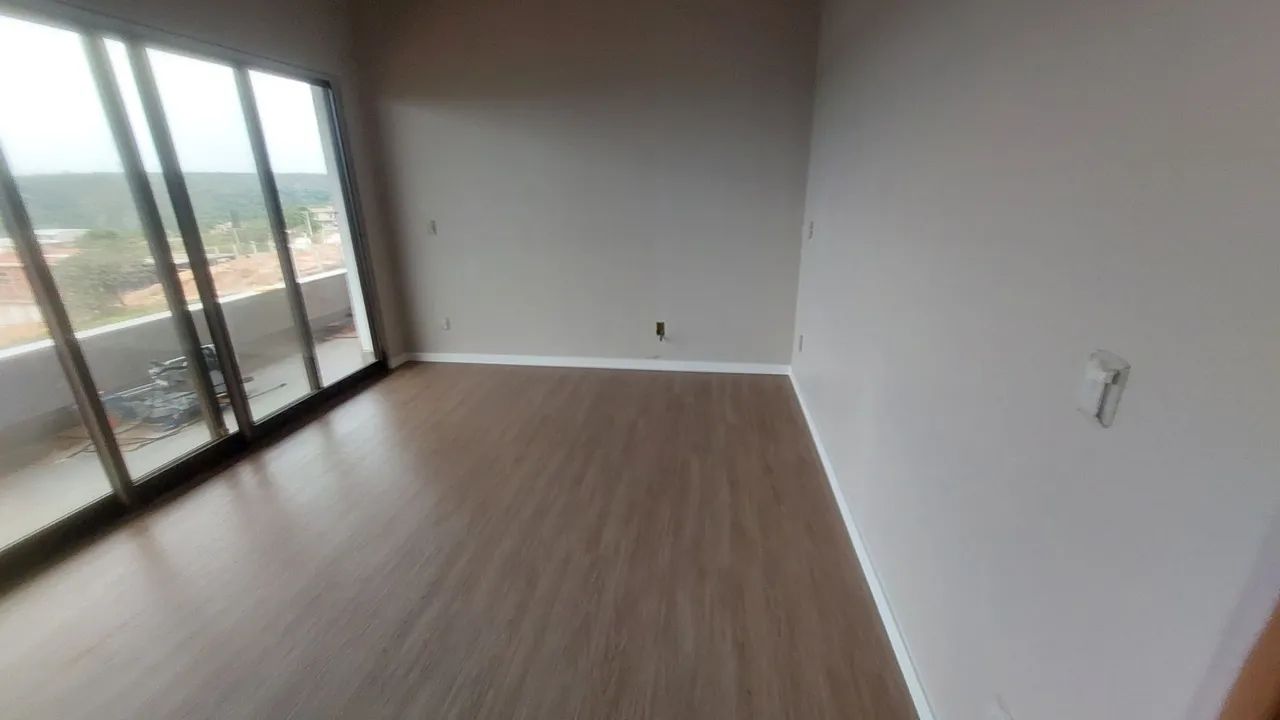 Rodapé de poliestireno incluso instalação.