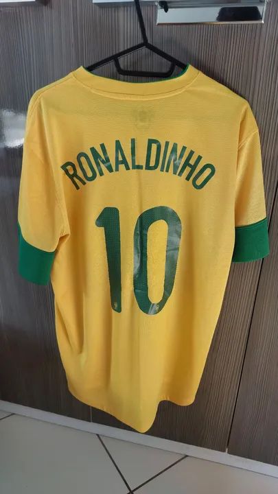 Camisa do Brasil - 10 Ronaldinho -  Nike - Tamanho G - Foto 2