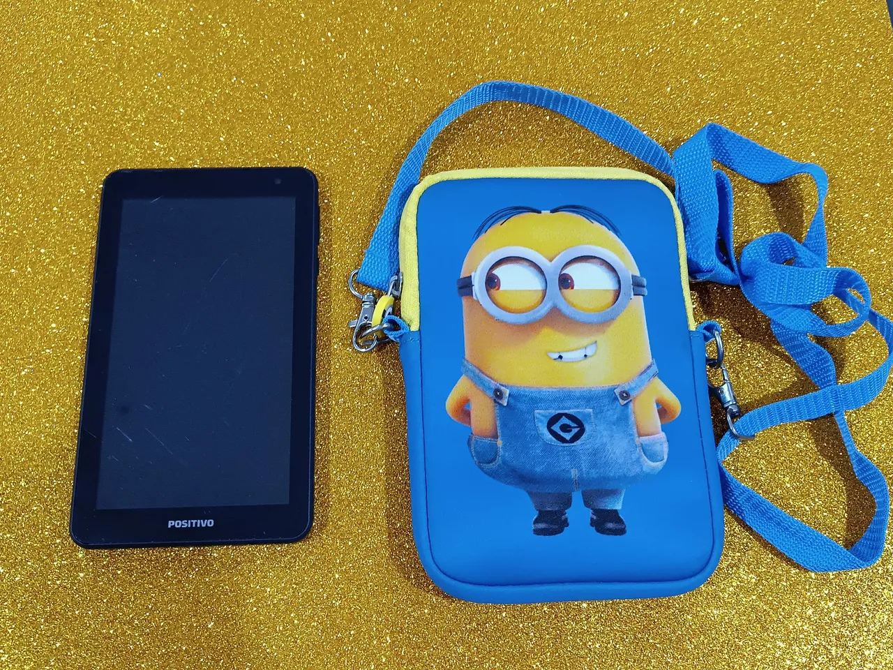 Tablet Positivo 7 polegadas com capa Minions