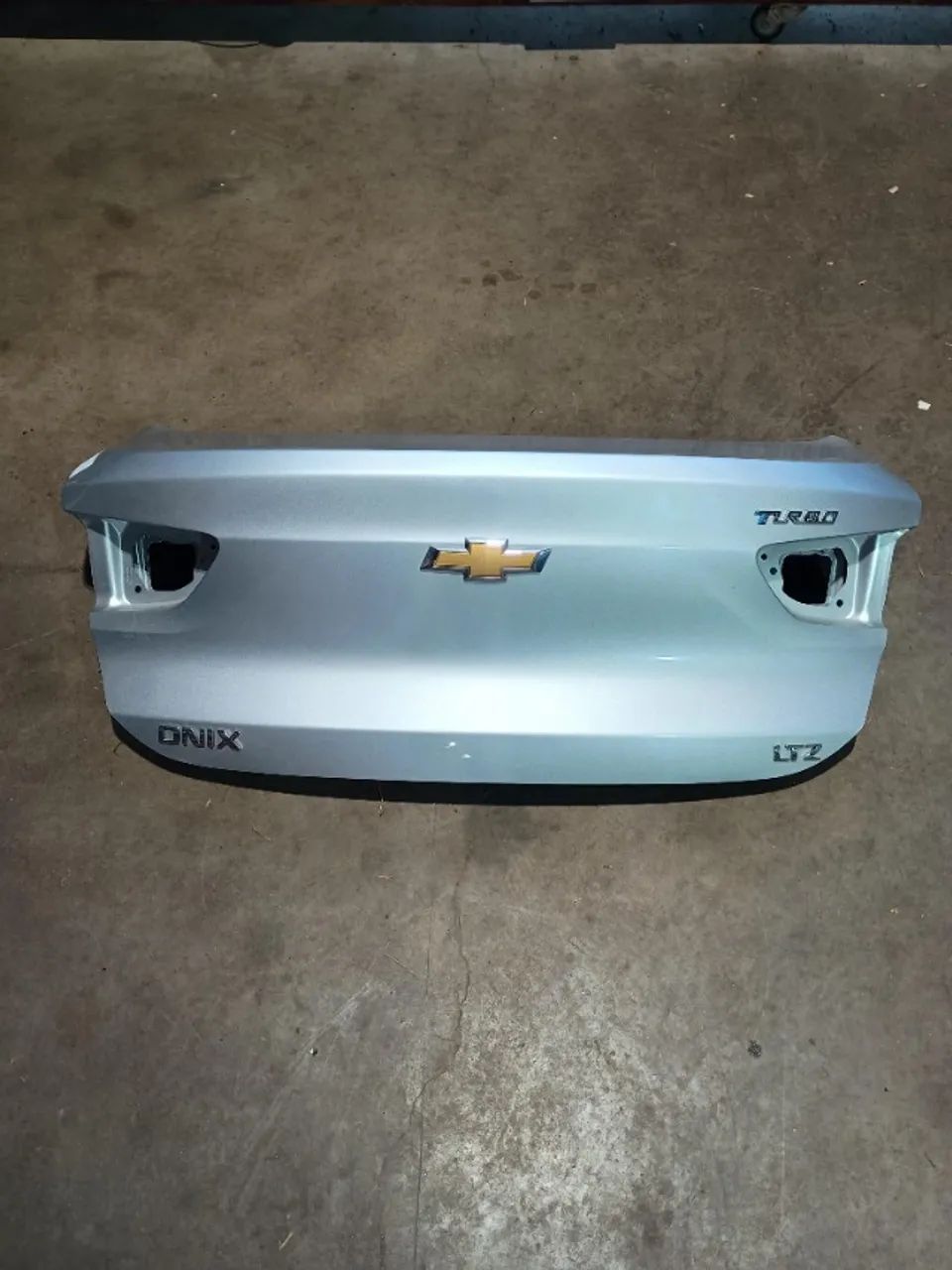 TAMPA TRASEIRA PORTA MALAS ONIX LTZ 2020 2021 2022 - Peças para