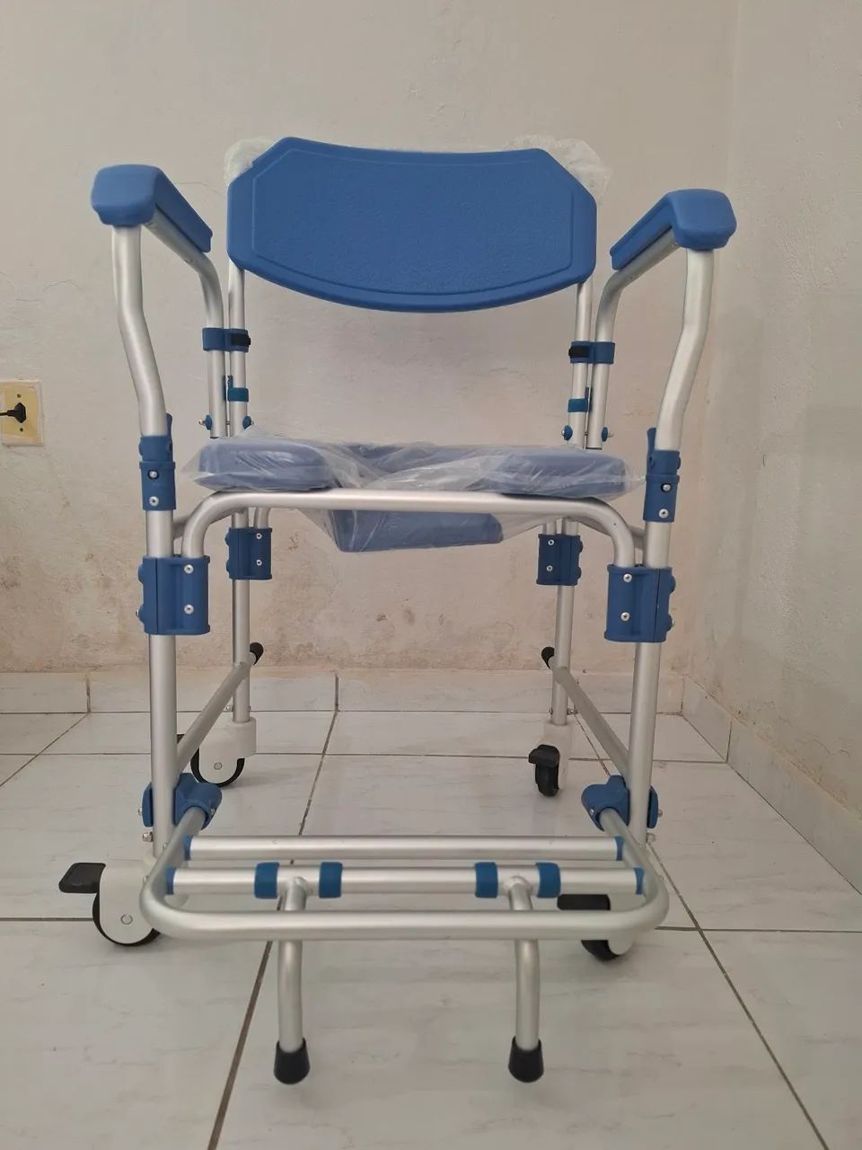 Cadeira de Banho com Rodas - Nova