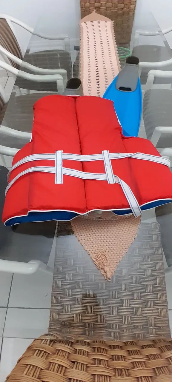 Colete salva vidas e pé de pato  - Foto 5