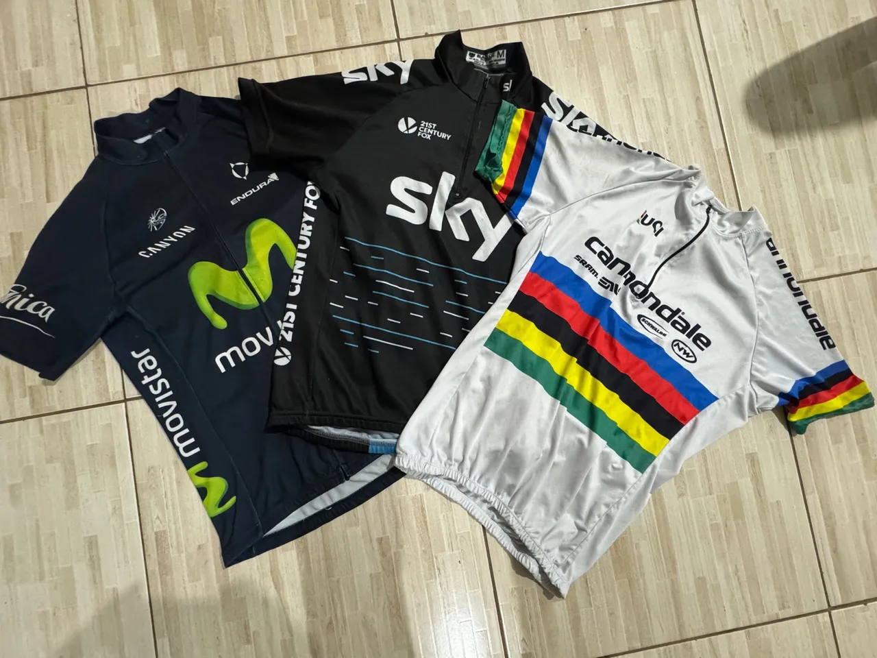 Camisas Grátis Tam. M - Sky, Movistar e Cannondale