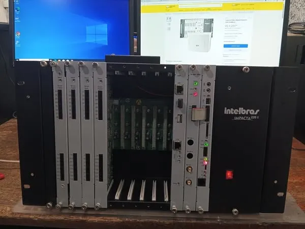 Torro central PABX digital impacta 220 R Intelbras funcionando ok por 3500 vista Wats 41 9