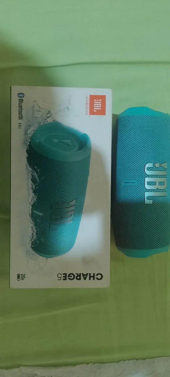 JBL Charge 5 - Som potente e à prova d'água!