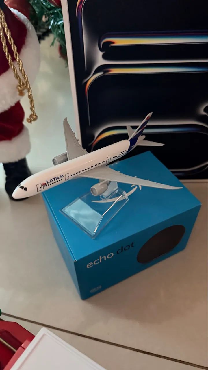 Miniatura de avião LATAM 1/500