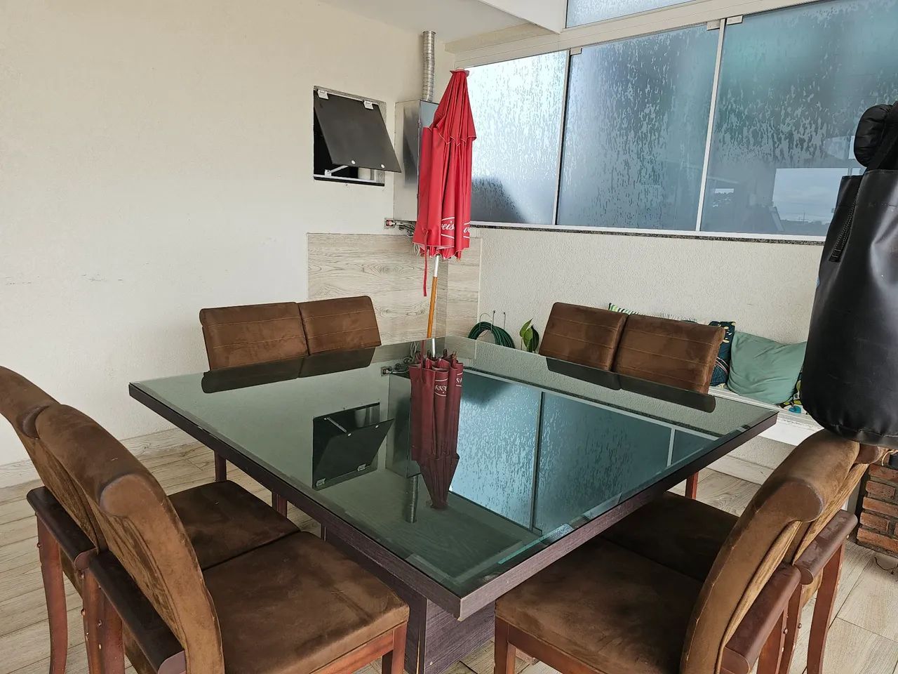 Mesa de Jantar em Madeira com Tampo de Vidro
