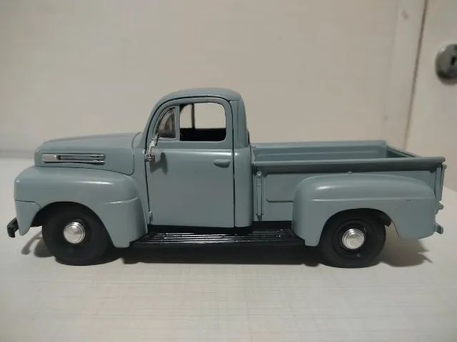 Miniatura Ford F1 Pickup 1948 Maisto 1/25 #1Cinza
