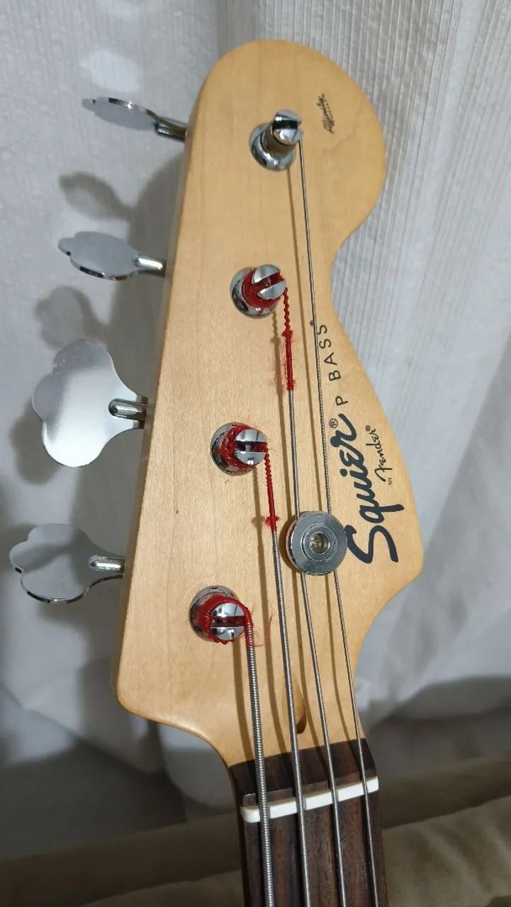 Contrabaixo Fender Squier Precision Bass 4 Cordas - China
