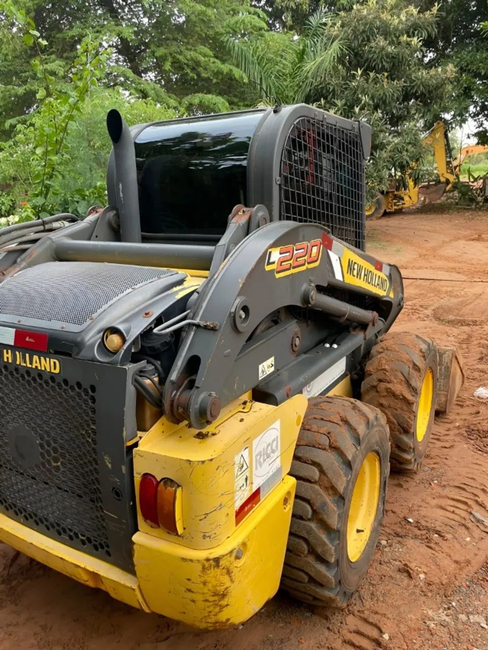Mini carregadeira New Holland L220 ano 2014 - Foto 5