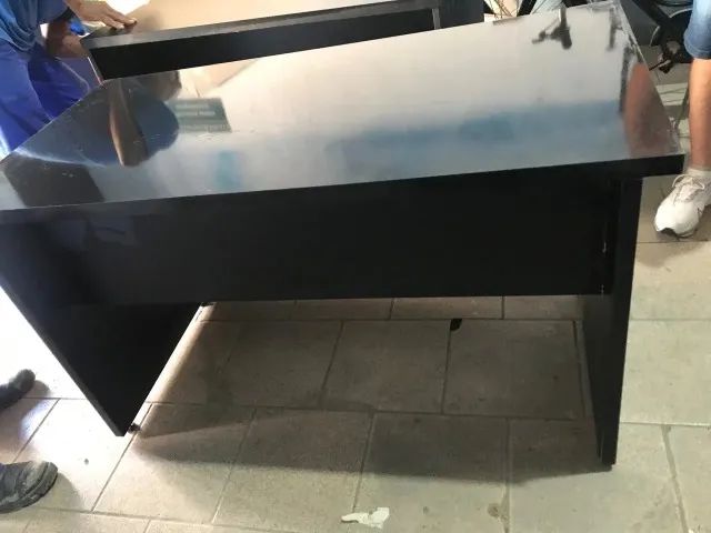 Vende-se mesa de escritório usada medindo 1,30 x 65cm - Foto 3