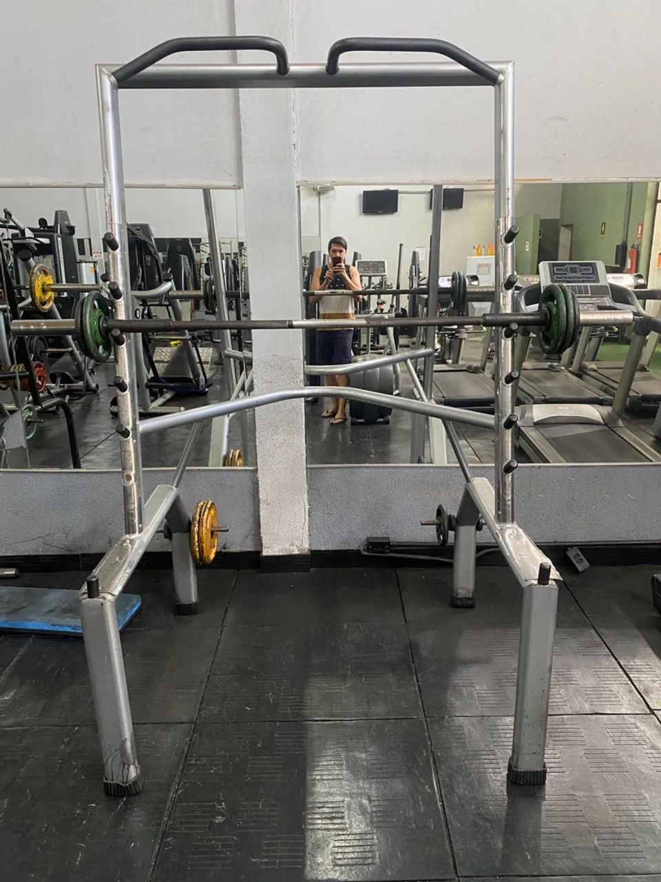 Suporte agachamento com barra olimpica