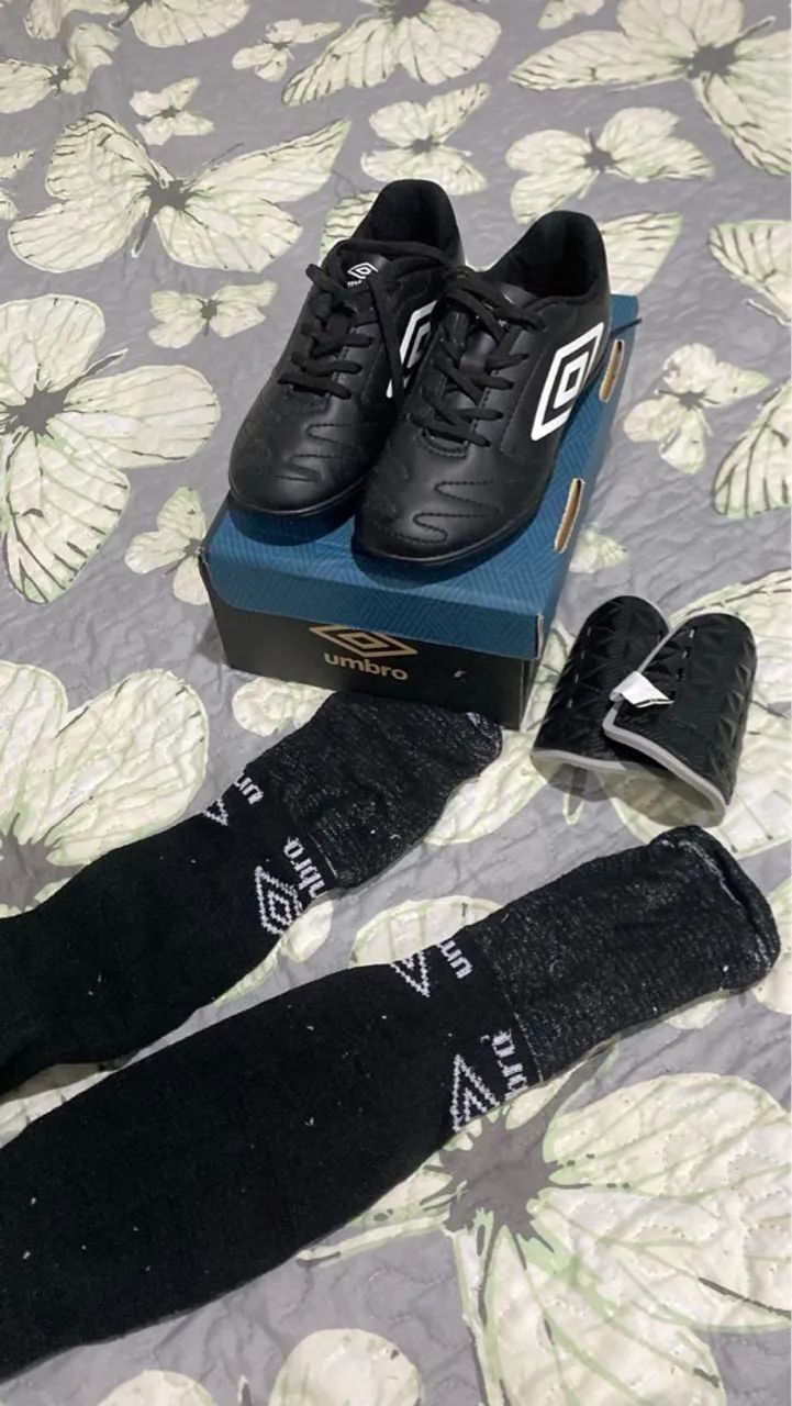 Chuteira Umbro Preta - Foto 3