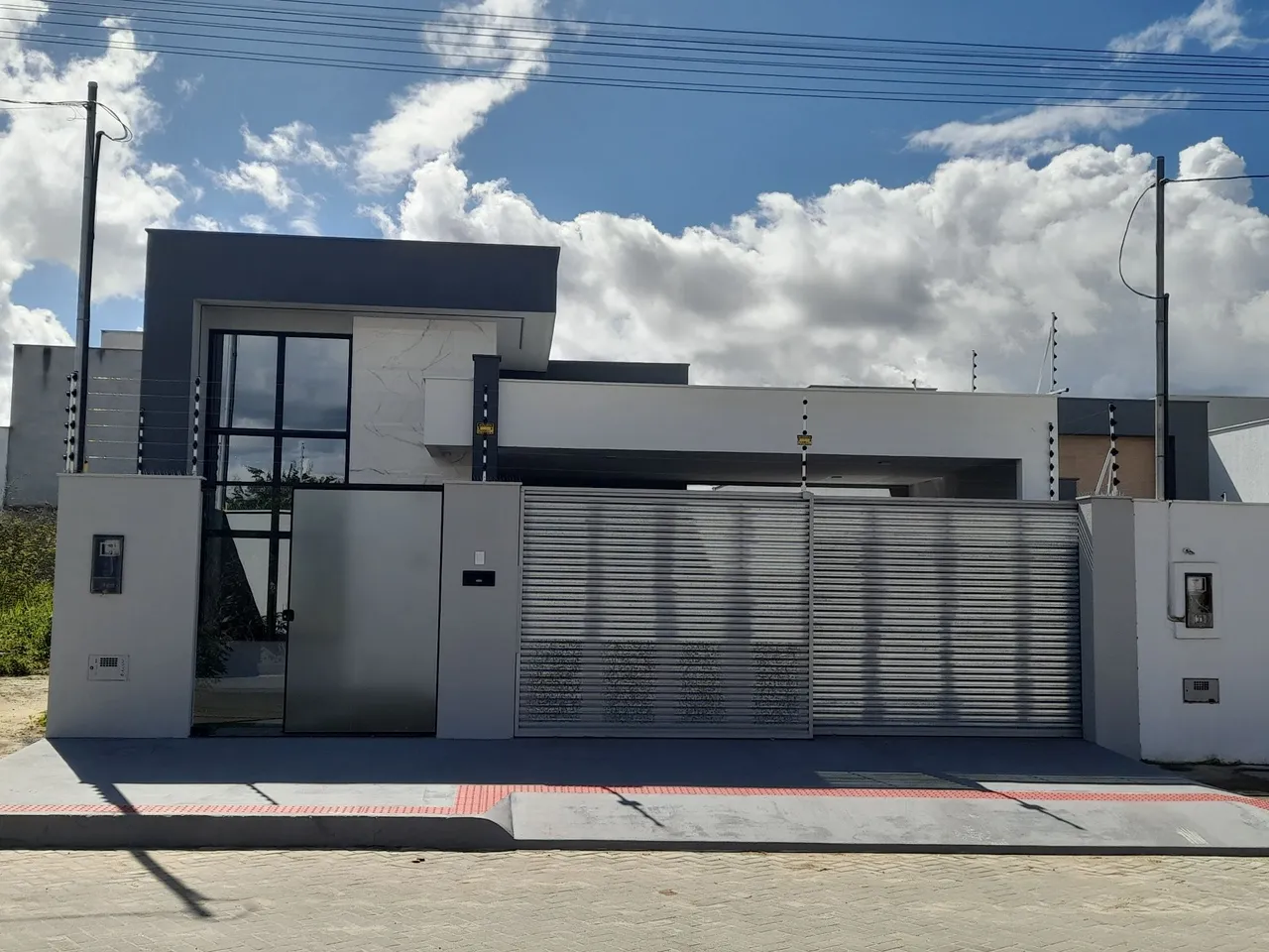 CASA A VENDA NO BAIRRO LAGOA PARK