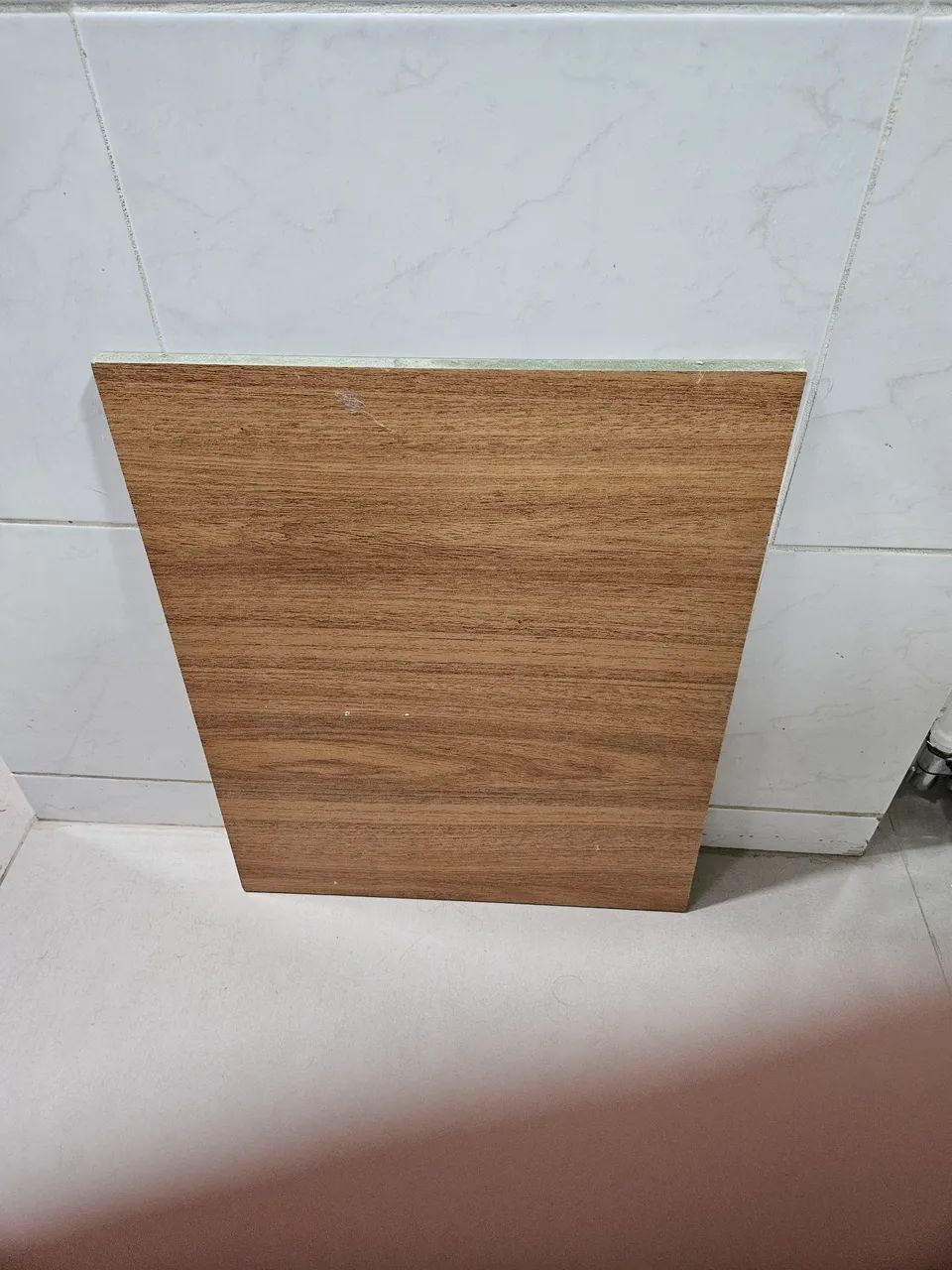 Placa de MDF resistente à umidade de 53 X 43cm, nao fitada, freijó.