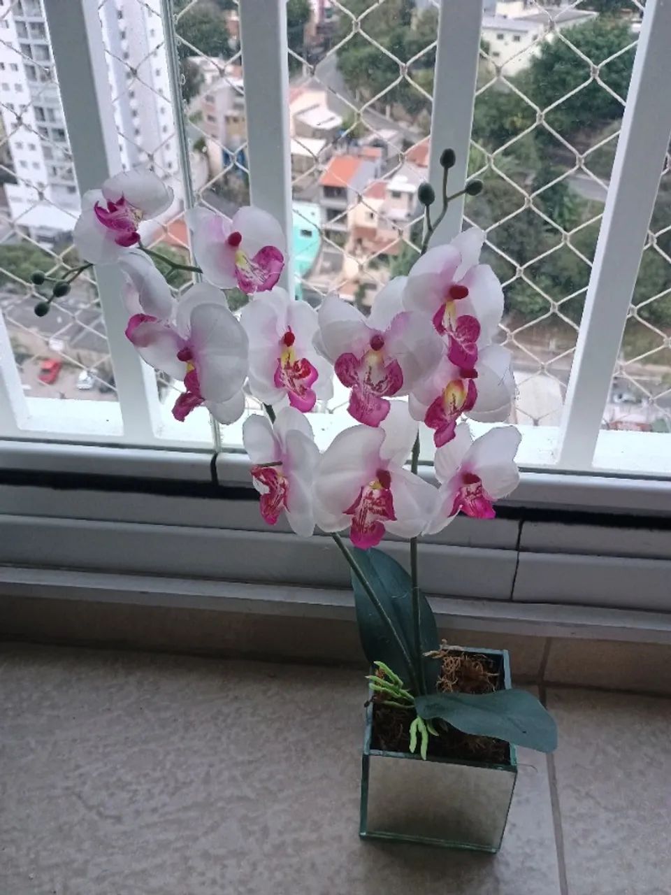 Orquídea artificial com vaso espelho