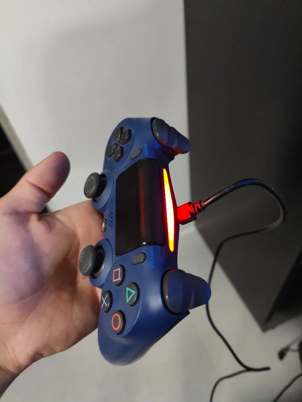 PS4 com FIFA 20 + 2 controles originais Dualshock 4 EXCELENTE ESTADO! - Foto 3