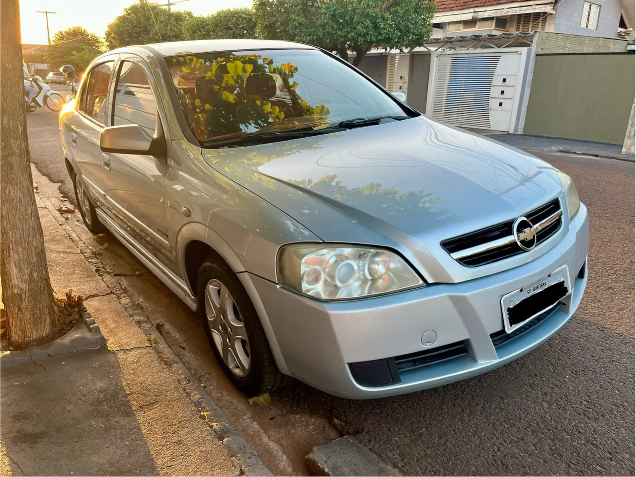 Astra Sedan Advantage.