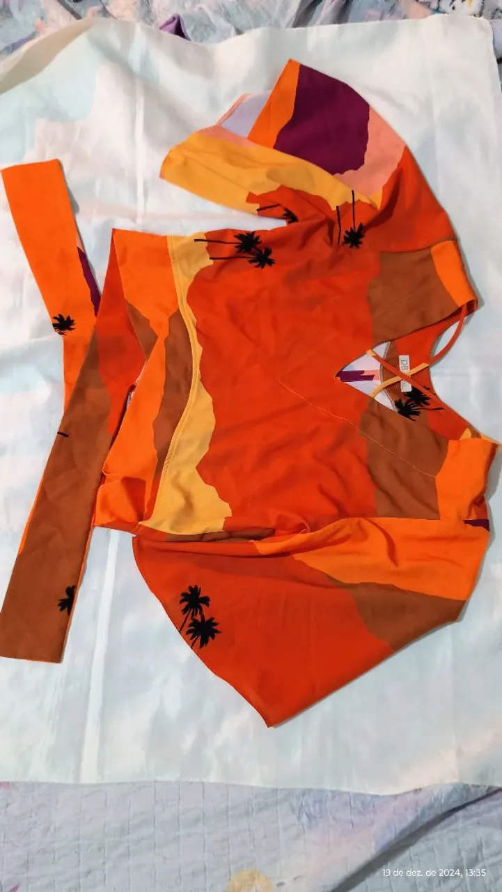 Top de Praia Laranja com Estampa Tropical