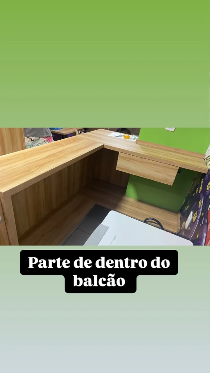 Balcão e nicho em madeira para loja