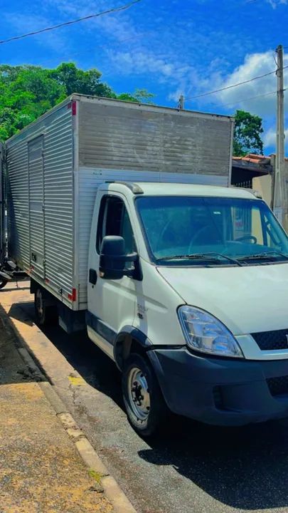 Iveco Daily 35s14 2015 Baú Fechado Diesel