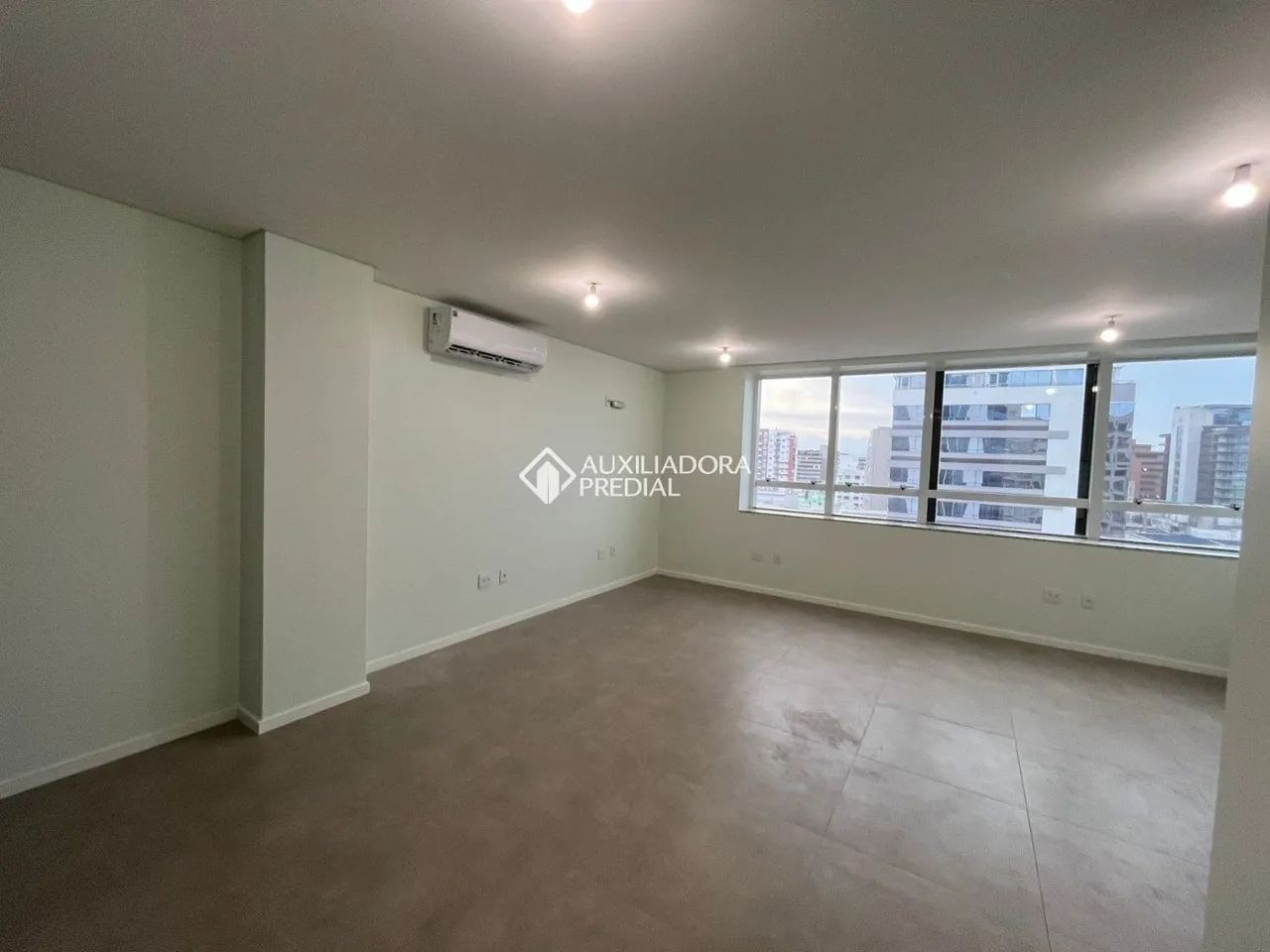 Sala comercial à venda na Agronômica com garagem | Florianópolis