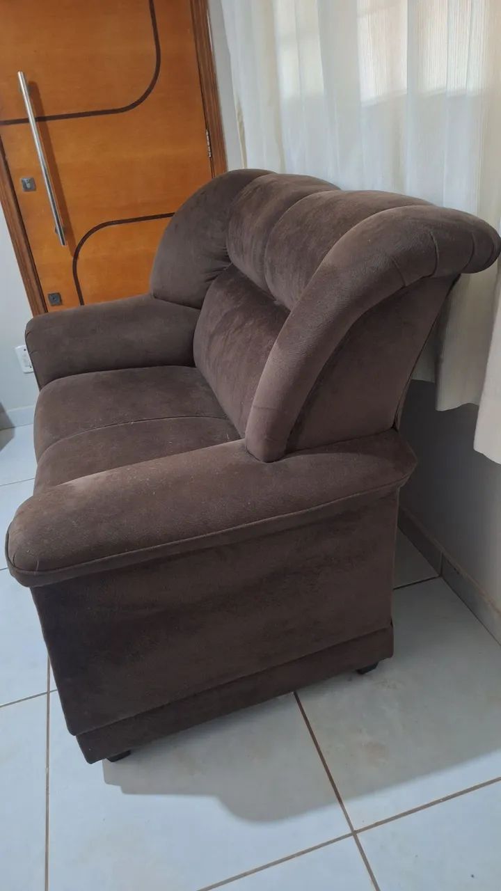 Jogo sofá fixo 3 e 2 lugares: Suede Marrom - confortável e conservado - Foto 4