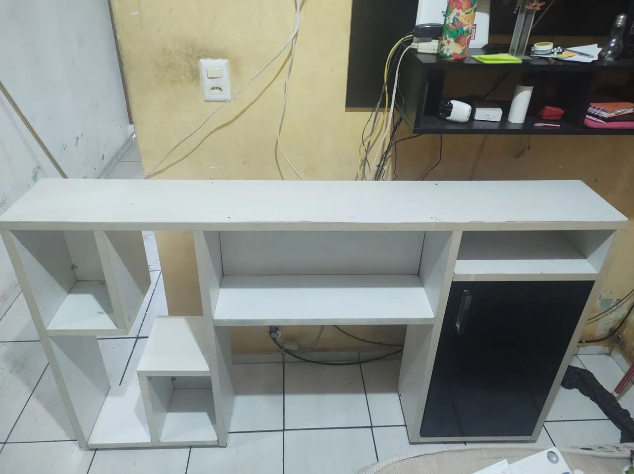 Rack para TV / Escrivaninha Multifuncional com Nichos e Armário
